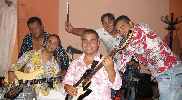 Оркестър Мания свири в Swingin’ Hall