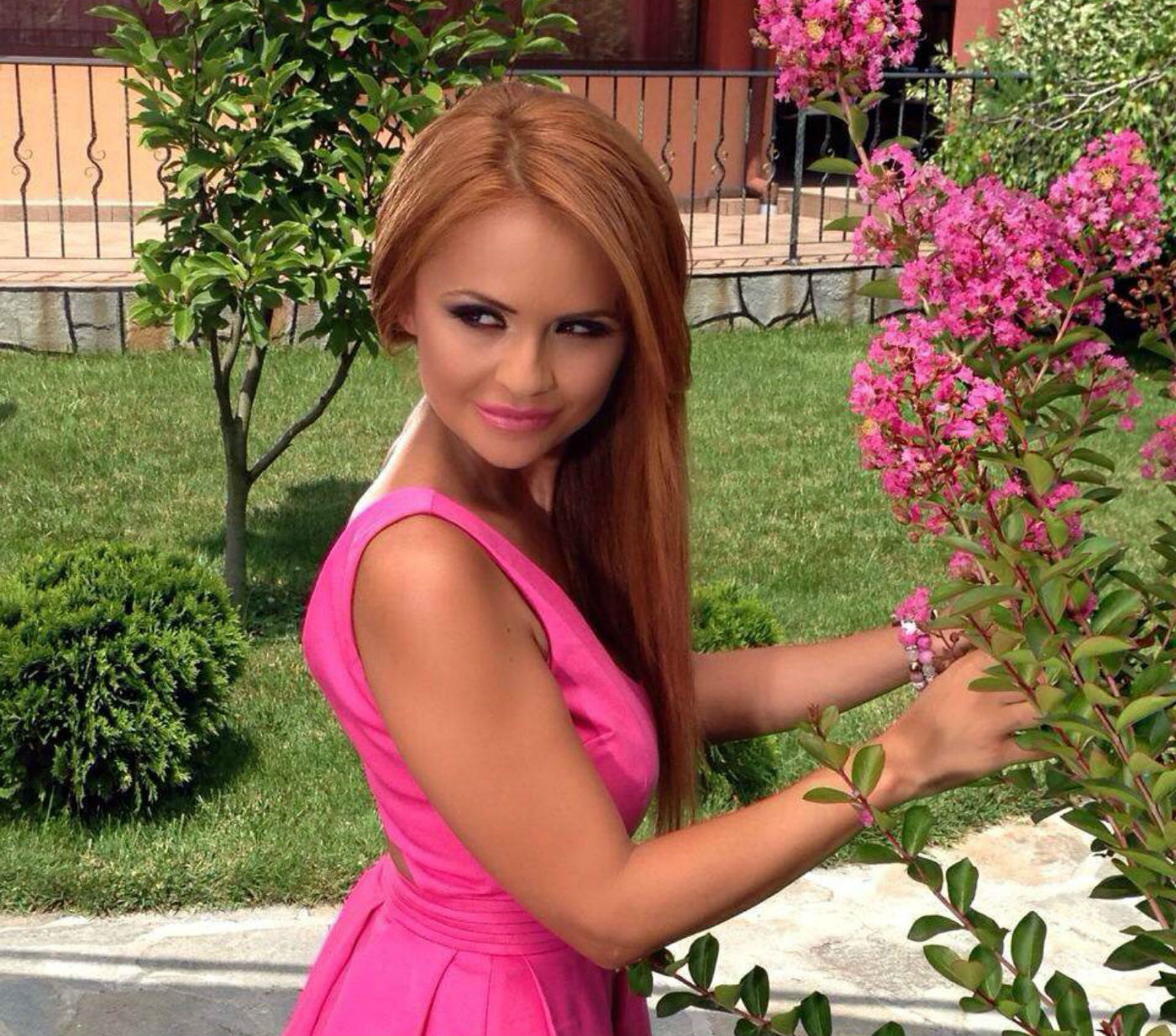 Ивелина Колева предсави новите си клипове/ ВИЖ
