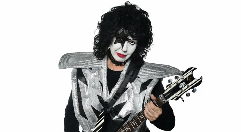 Като две капки вода Петя Буюклиева като Paul Stanley от Kiss