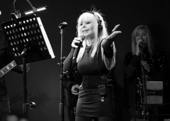 Преслава, Софи Маринова и Меди на крака пред Лили Иванова