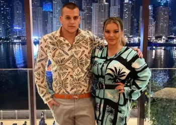 Деси Слава очаква първо внуче! Синът й и половинката му обявиха новината със снимки