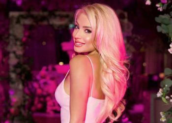 Племенницата на Цветелина Янева и внучка на народната певица Пепа Янева разцъфна тотално променена / СНИМКИ