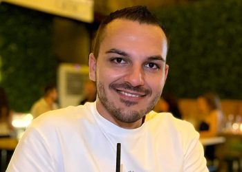 Млад певец на "Пайнер" бори конкуренцията с амбициозен проект
