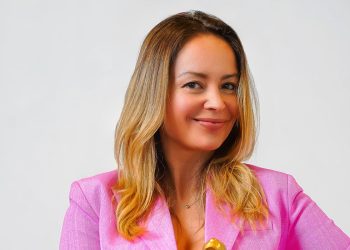 Емблематична певица е водеща на наградите „Златни патета“ 2025
