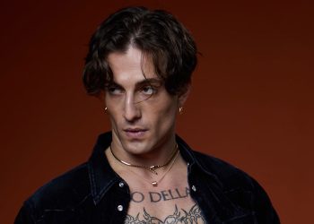 Damiano David смело сваля сценичната маска след Måneskin с дебютния си албум FUNNY Little FEARS