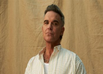 Robbie Williams официално обяви завръщането си с Britpop, представи експлозивния сингъл „Rocket“ / Видео