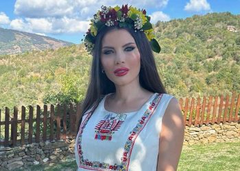 Теодора изпраща горещия юли на призовата позиция