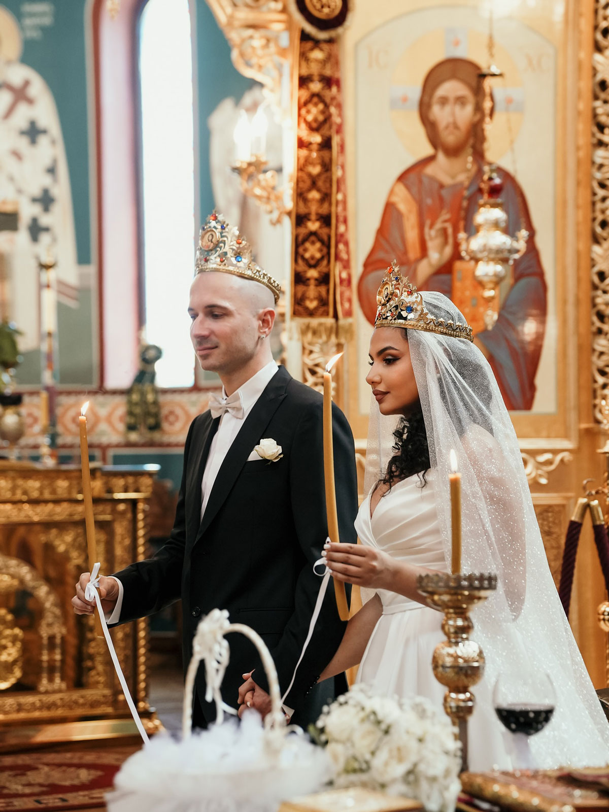Едната от гласовитите близначки Алекс и Влади вдигна приказва сватба с известен музикант / СНИМКИ и ВИДЕО | Signal.bg Едната от гласовитите близначки Алекс и Влади вдигна приказва сватба с известен музикант / СНИМКИ и ВИДЕО