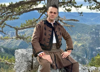 Здравко Мандаджиев с песен за онези моменти, в които думите не стигат, а сърцето говори само / Видео