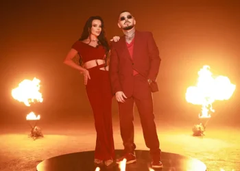 Живко Добрев и Димана отново се събраха, адресът е "BombaBombaCom" / Видео
