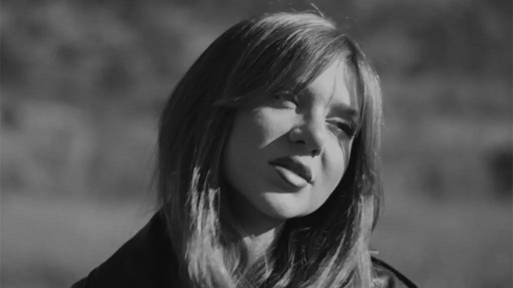AYA превръща истински човешки истории в музика: „Да ме видиш“ е „Случай №1“/ Видео | Signal.bg AYA превръща истински човешки истории в музика: „Да ме видиш“ поставя началото / Видео