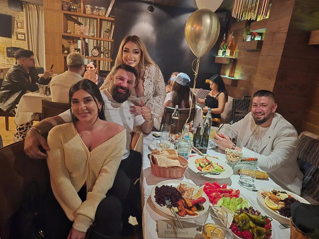 Роксана събра звездите и взриви София с пищен рожден ден! Съпругът й Неч изненада всички 