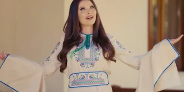 Фолк звездата Теодора се събра с топ певец от Родопите, задава се изненада до дни / ВИЖ | Signal.bg Фолк звездата Теодора се събра с топ певец от Родопите, задава се изненада до дни / ВИЖ