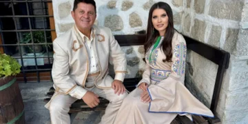 Теодора и Николай Славеев заедно: Любов, закачки и народно хоро в нов дует / Видео | Signal.bg Теодора и Николай Славеев заедно: Любов, закачки и народно хоро в нов дует / Видео