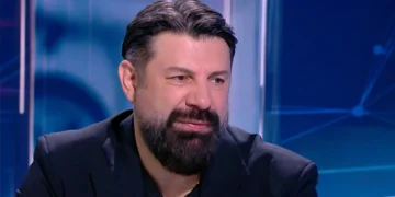 Тони Стораро: Азис ми каза „Влюбен съм в теб“ и извади от паспорта си моя снимка | Signal.bg Тони Стораро: Азис ми каза „Влюбен съм в теб“ и извади от паспорта си моя снимка